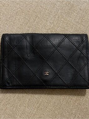 CHANEL Black Quilted Leather Card Case with Small CC Emblem